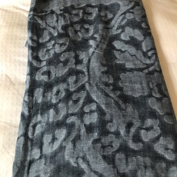 Beautiful Pashmina NWOT - Picture 2 of 4